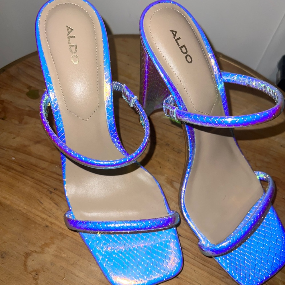 🌸Iridescent Aldo Pumps💄